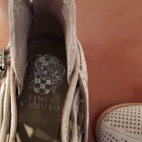 Boots - Picture 4 of 5